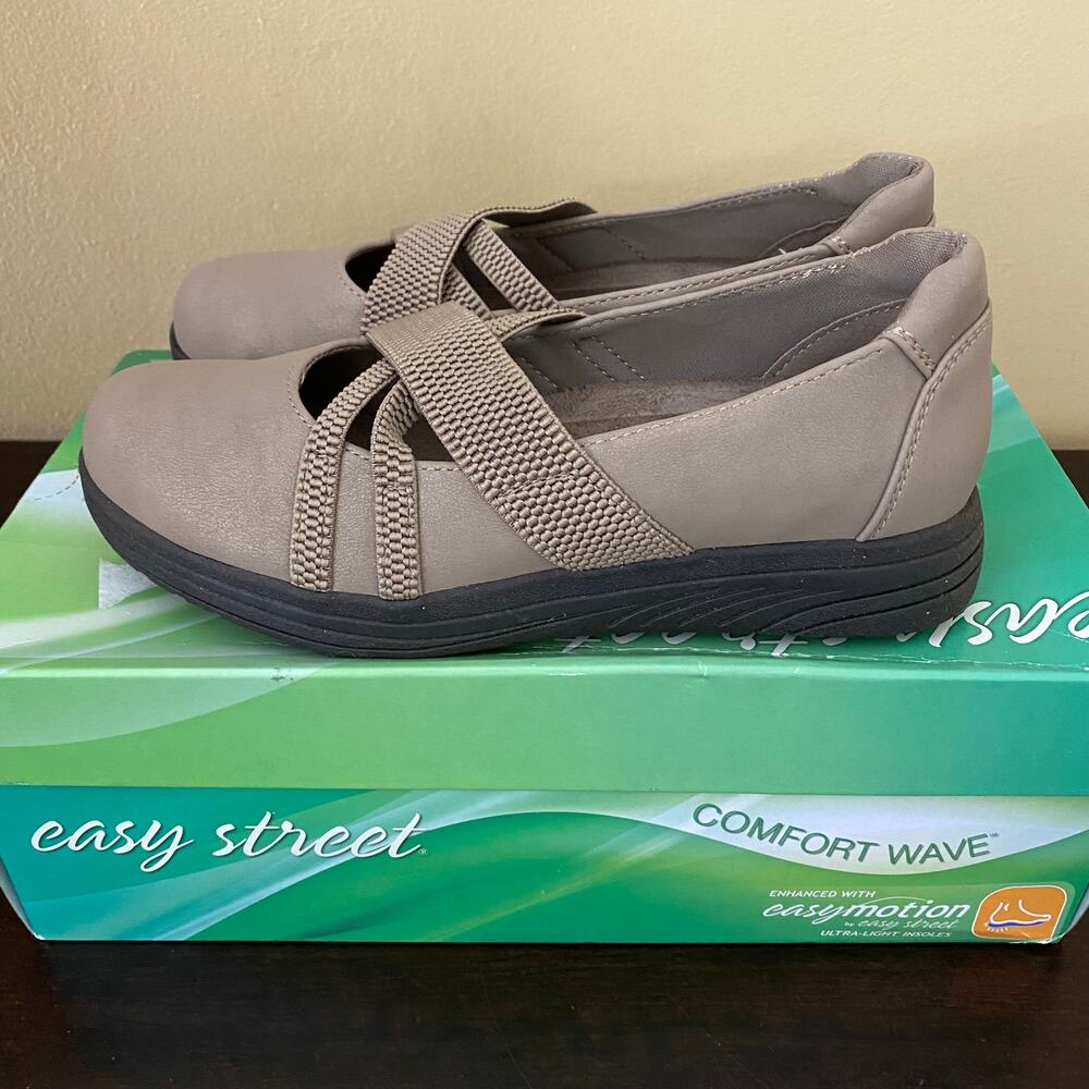 Easy Street Women's Inga Mary‎ Jane Flat